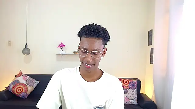 maiki18  online show from 02-18-25, 07:41