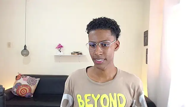 maiki18  online show from 02-25-25, 07:58