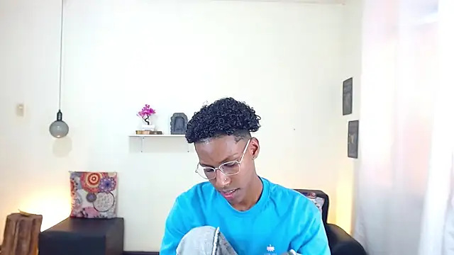 maiki18  online show from 03-19-25, 08:00