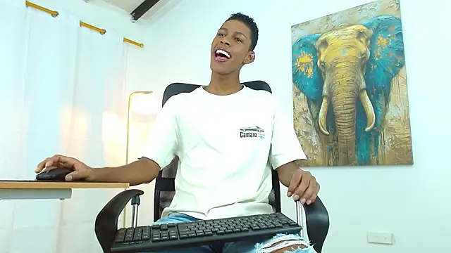 maiki18  online show from 09-12-25, 02:06