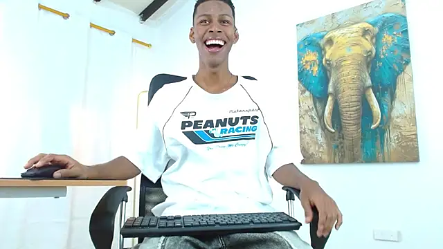 maiki18  online show from 09-13-25, 02:06