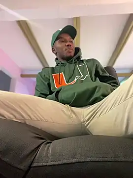 Snapshot of JamesParck chatting on 01-08-25, 12:05 JamesParck online show from 01-08-25, 12:05