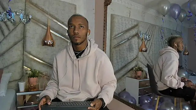 Snapshot of JamesParck chatting on 02-17-25, 12:16 JamesParck online show from 02-17-25, 12:16