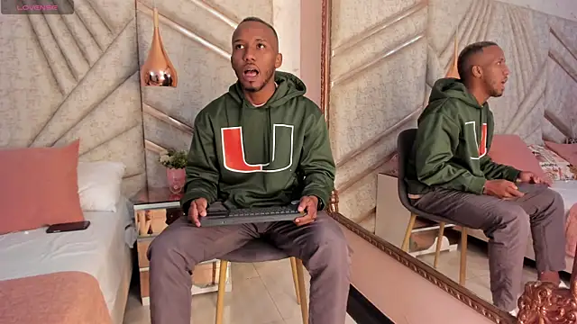 Snapshot of JamesParck chatting on 03-15-25, 12:24 JamesParck online show from 03-15-25, 12:24