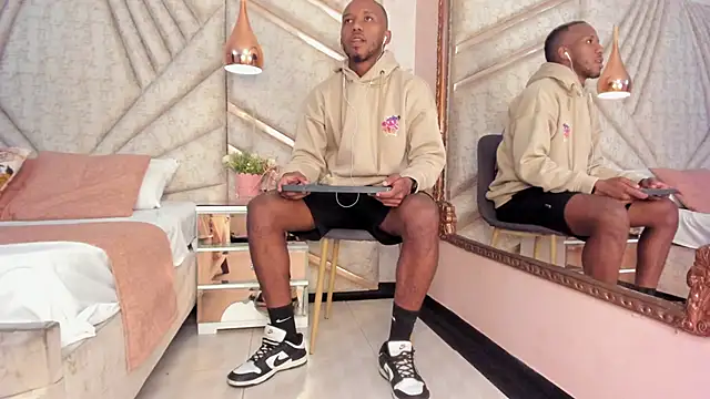 Snapshot of JamesParck chatting on 03-16-25, 12:33 JamesParck online show from 03-16-25, 12:33