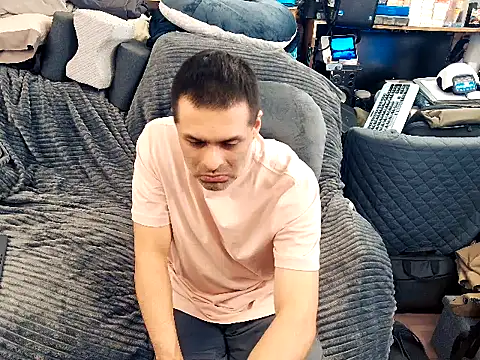 Snapshot of ClampMaster chatting on 12-23-25, 01:03 ClampMaster online show from 12-23-25, 01:03