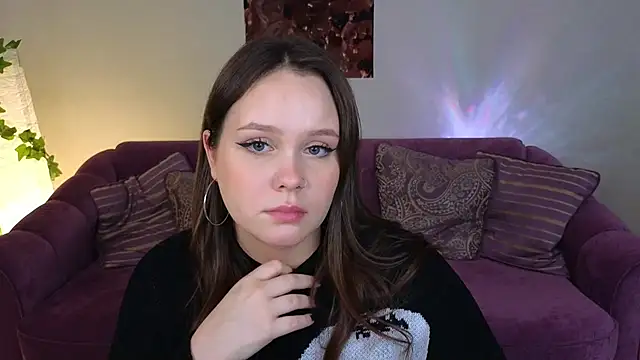 Snapshot of miki_miki_cutie_ chatting on 12-12-24, 07:37 miki miki cutie online show from 12-12-24, 07:37