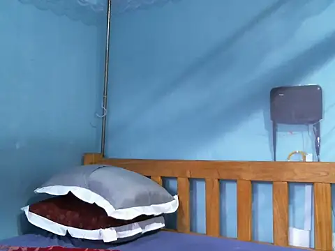 cocolicky online show from 09-29-25, 01:49