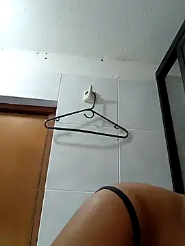 Leslly  online show from 12-13-24, 05:32