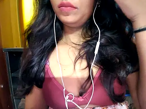 Snapshot of cutesoma2 chatting on 06-10-26, 05:12 cutesoma2 online show from 06-10-26, 05:12