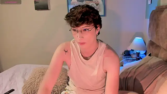 Snapshot of AdamDayt chatting on 02-17-26, 09:54 AdamDayt online show from 02-17-26, 09:54