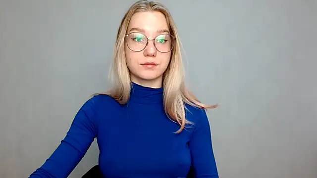 Snapshot of cindi_hot chatting on 02-19-25, 07:28 cindi hot online show from 02-19-25, 07:28