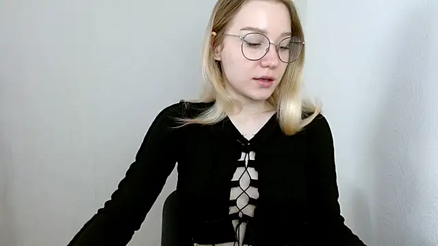 Snapshot of cindi_hot chatting on 03-14-25, 08:10 cindi hot online show from 03-14-25, 08:10