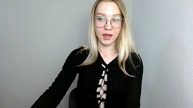 Snapshot of cindi_hot chatting on 03-14-25, 11:12 cindi hot online show from 03-14-25, 11:12