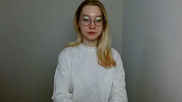 Snapshot of cindi_hot chatting on 03-17-25, 08:29 cindi hot online show from 03-17-25, 08:29