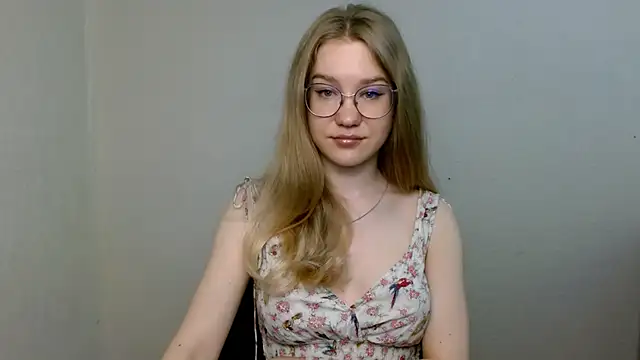 Snapshot of cindi_hot chatting on 06-09-26, 10:16 cindi hot online show from 06-09-26, 10:16