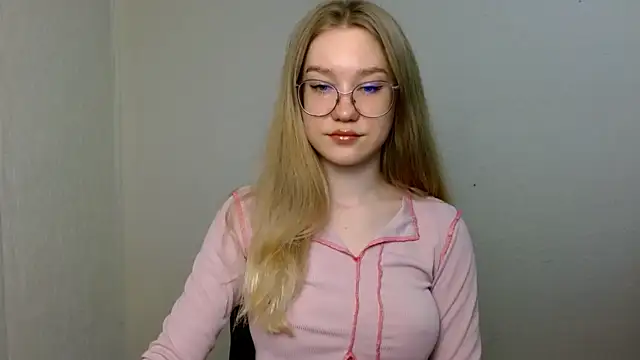 Snapshot of cindi_hot chatting on 06-17-26, 09:56 cindi hot online show from 06-17-26, 09:56