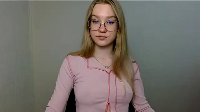 Snapshot of cindi_hot chatting on 06-19-26, 02:32 cindi hot online show from 06-19-26, 02:32