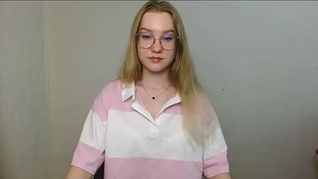 Snapshot of cindi_hot chatting on 07-10-26, 10:29 cindi hot online show from 07-10-26, 10:29