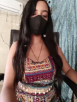 Snapshot of Parinaaz18 chatting on 06-18-26, 01:28 Parinaaz18 online show from 06-18-26, 01:28