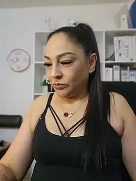 Snapshot of Gina_Myers chatting on 06-18-26, 03:40 Gina Myers online show from 06-18-26, 03:40