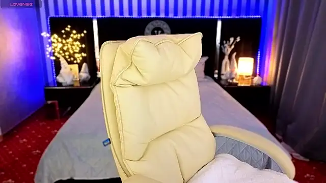 Snapshot of Lexi_Si chatting on 12-20-25, 07:15 Lexi Si online show from 12-20-25, 07:15