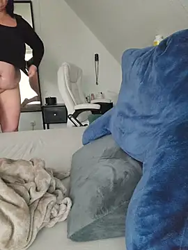 -BonnieBlack- online show from 04-14-26, 06:08