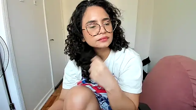 Snapshot of cinnamon_rosa chatting on 02-10-25, 10:40 cinnamon rosa online show from 02-10-25, 10:40