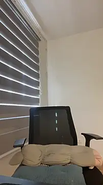 Snapshot of cinnamon_rosa chatting on 12-17-25, 08:37 cinnamon rosa online show from 12-17-25, 08:37