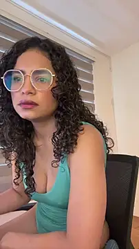 Snapshot of cinnamon_rosa chatting on 01-15-26, 04:11 cinnamon rosa online show from 01-15-26, 04:11