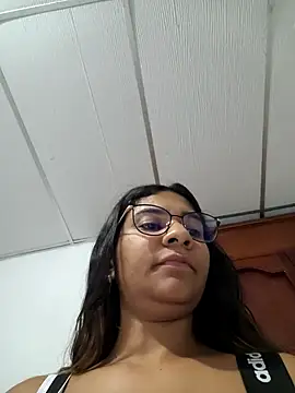 Snapshot of Sofythom1 chatting on 05-29-26, 01:58 Sofythom1 online show from 05-29-26, 01:58
