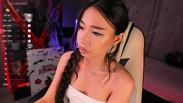 Snapshot of sensualily chatting on 10-28-25, 01:36 sensualily online show from 10-28-25, 01:36