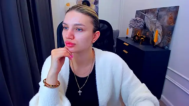 SelenaeMoore online show from 05-12-26, 03:47