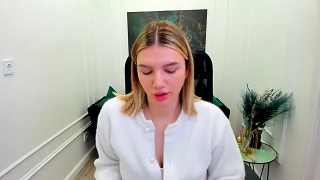 SelenaeMoore online show from 06-03-26, 03:42