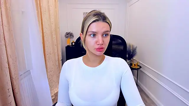SelenaeMoore online show from 06-05-26, 06:52