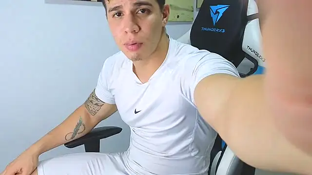 Ethanstill1 online show from 02-05-25, 02:19