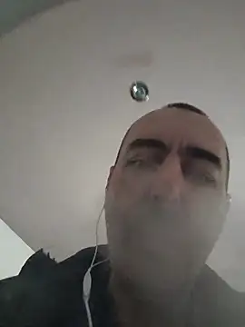 Snapshot of Maryo0001 chatting on 12-20-25, 11:06 Maryo0001 online show from 12-20-25, 11:06