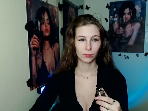 Snapshot of StrangerGi chatting on 11-17-25, 01:06 StrangerGi online show from 11-17-25, 01:06