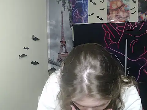 Snapshot of StrangerGi chatting on 11-22-25, 06:56 StrangerGi online show from 11-22-25, 06:56