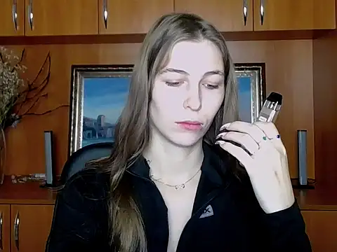 Snapshot of StrangerGi chatting on 11-29-25, 07:11 StrangerGi online show from 11-29-25, 07:11