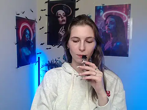 Snapshot of StrangerGi chatting on 12-05-25, 01:31 StrangerGi online show from 12-05-25, 01:31