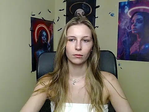 Snapshot of StrangerGi chatting on 06-13-26, 06:44 StrangerGi online show from 06-13-26, 06:44