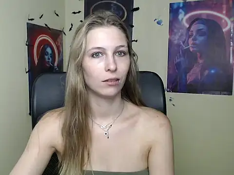 Snapshot of StrangerGi chatting on 07-08-26, 05:45 StrangerGi online show from 07-08-26, 05:45