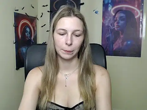 Snapshot of StrangerGi chatting on 07-11-26, 06:27 StrangerGi online show from 07-11-26, 06:27