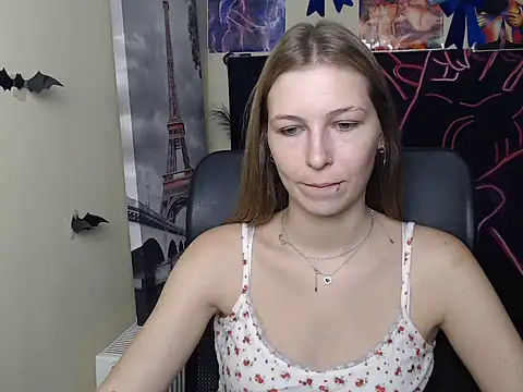 Snapshot of StrangerGi chatting on 07-18-26, 05:55 StrangerGi online show from 07-18-26, 05:55