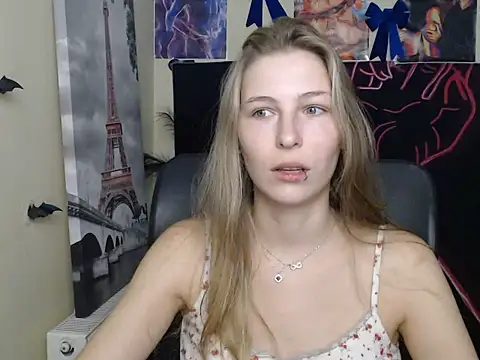Snapshot of StrangerGi chatting on 07-23-26, 06:11 StrangerGi online show from 07-23-26, 06:11