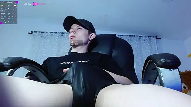 Snapshot of Matthew_Boy_ chatting on 12-22-24, 10:17 Matthew Boy  online show from 12-22-24, 10:17