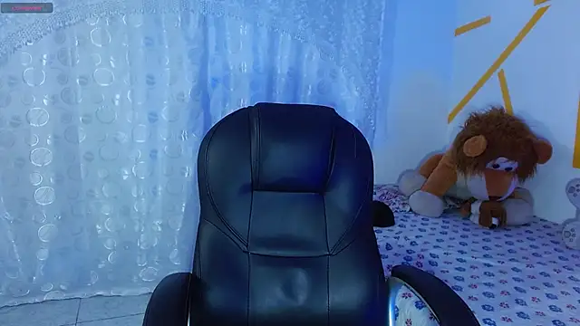 Snapshot of Matthew_Boy_ chatting on 12-30-24, 04:42 Matthew Boy  online show from 12-30-24, 04:42