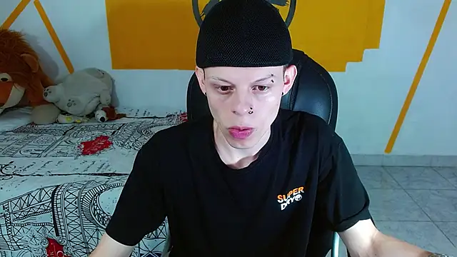 Snapshot of Matthew_Boy_ chatting on 01-21-25, 04:37 Matthew Boy  online show from 01-21-25, 04:37