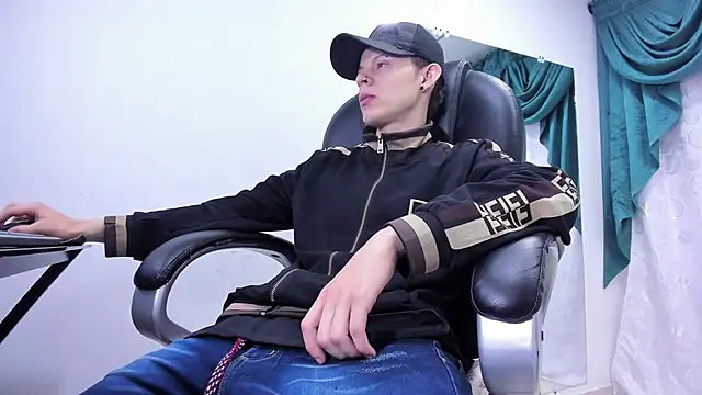 Snapshot of Matthew_Boy_ chatting on 01-23-25, 05:35 Matthew Boy  online show from 01-23-25, 05:35